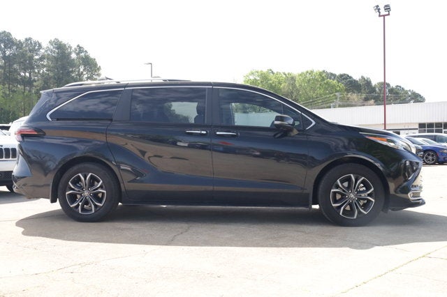 2025 Toyota Sienna Platinum