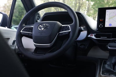 2025 Toyota Sienna Platinum