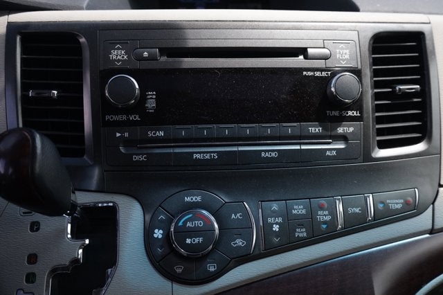2014 Toyota Sienna XLE AAS