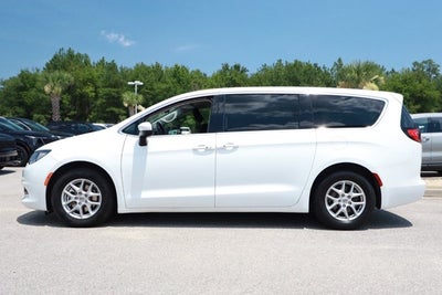 2022 Chrysler Voyager LX
