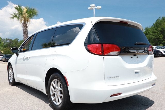 2022 Chrysler Voyager LX