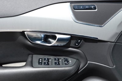 2021 Volvo XC90 Momentum