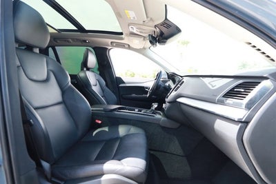 2021 Volvo XC90 Momentum