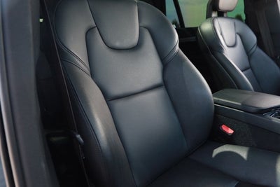 2021 Volvo XC90 Momentum